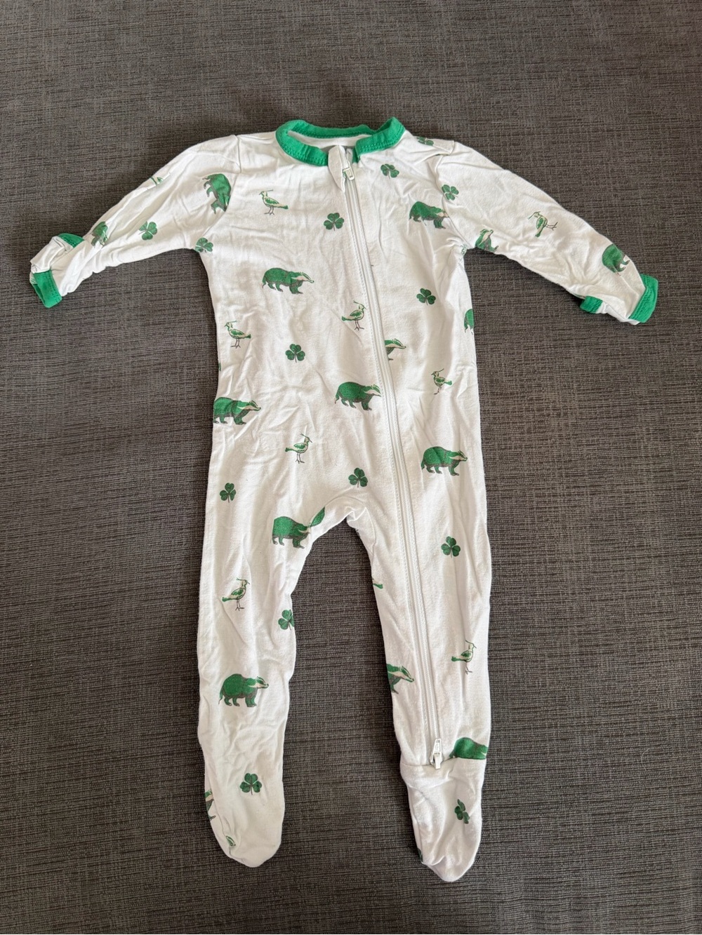 Kyte Baby 0-3 months Green Bear & Clover Printed Footed Zippy One-Piece Pajamas